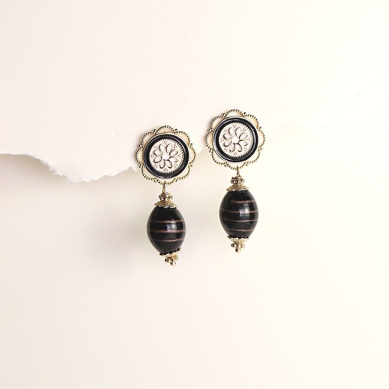 Antique Old Glazed Beads Gold Wire Beads Extreme Black Enamel Earrings SS23 - ต่างหู - กระจกลาย สีดำ