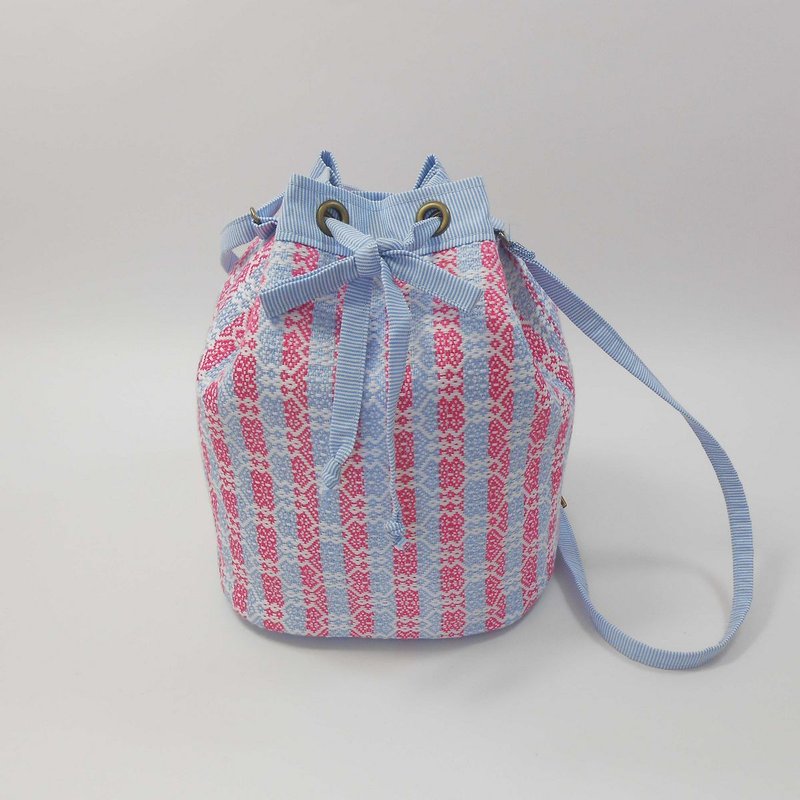 Hand-woven bucket bag 02 - กระเป๋าแมสเซนเจอร์ - ผ้าฝ้าย/ผ้าลินิน สีน้ำเงิน