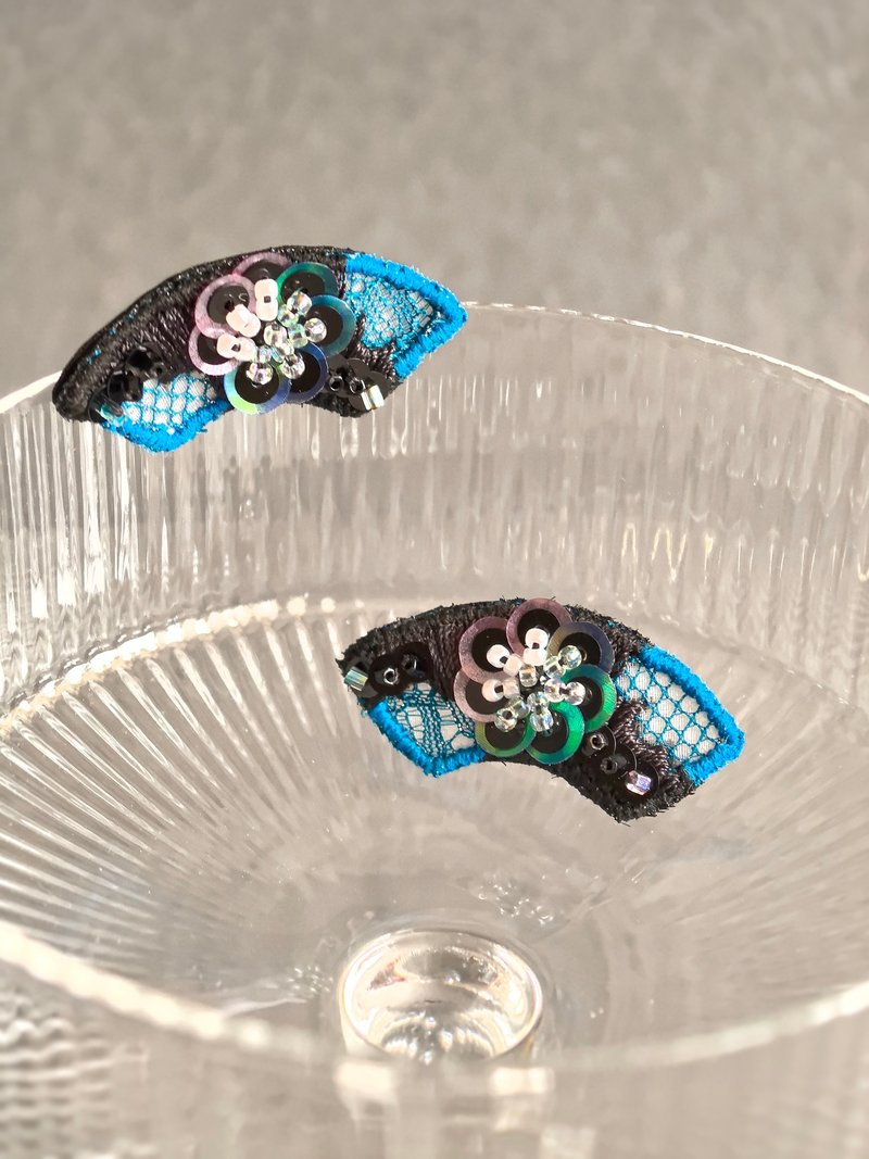 扇形仿螺鈿法式刺繡耳環 | 原創設計 - 耳環/耳夾/耳骨夾 - 繡線 黑色