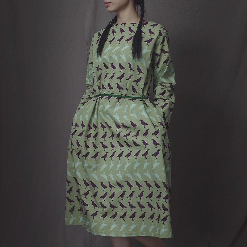 A字寬版罩衫/台灣八哥5號/油畫紫綠 - 連身裙 - 棉．麻 綠色