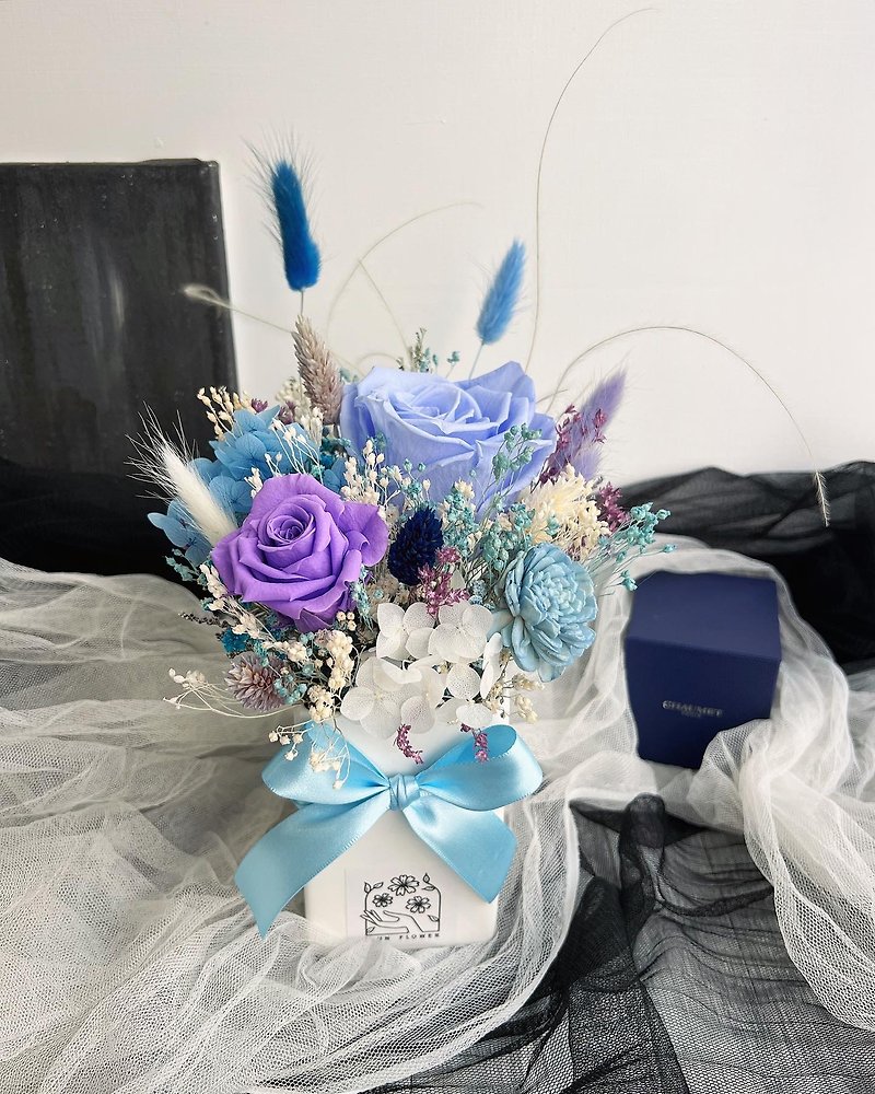 伊登花室 永生玫瑰 滿天星 方白瓷乾燥桌花 - 乾花/永生花 - 植物．花 藍色