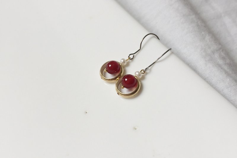 Pure red pearl brass earrings - ต่างหู - เครื่องเพชรพลอย สีแดง