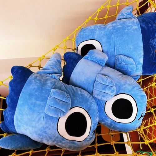 兒家販賣所 曼波魚造型居家舒壓抱枕