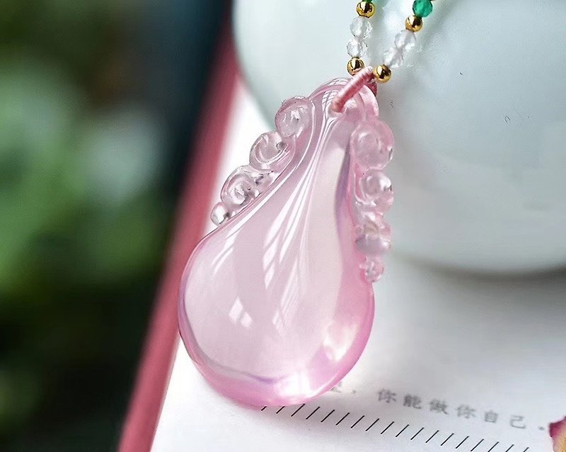 Need pure natural Mozambique starlight crystal crystal bottle pendant clavicle chain full body pink and moisturizing - สร้อยคอ - คริสตัล 