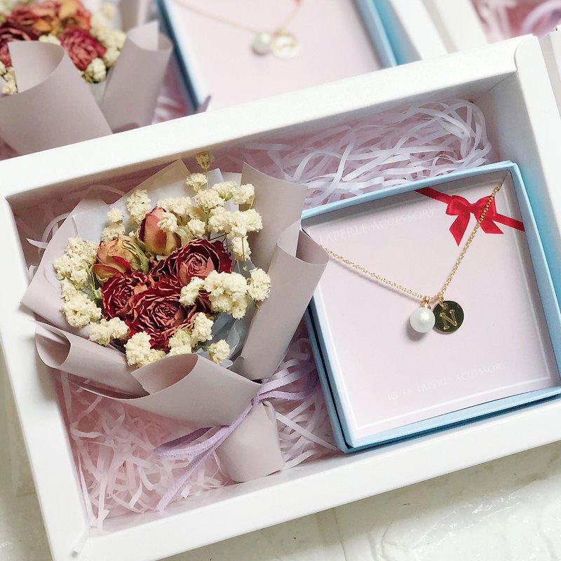 Faux Pearl Personalized Dry Flower Box Necklace  Birthday Bridesmaid - สร้อยติดคอ - โลหะ สีทอง