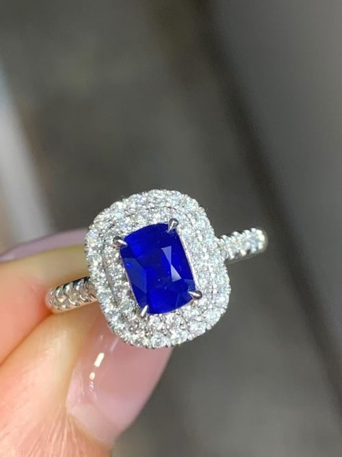 臺北奧斯珠寶｜客製莫桑石、莫桑鑽、GIA鑽石、彩色寶石 皇家藍寶石戒指 1.11克拉
