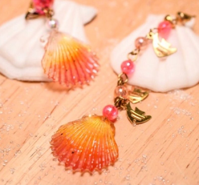 NEW!! Cute & Beauty Orange Seashell Resin Earrings - 耳環/耳夾 - 樹脂 橘色