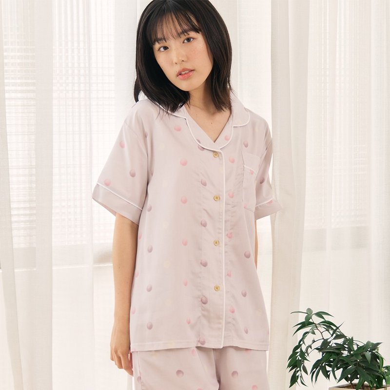 UMORFIL膠原蛋白點點緞面短袖襯衫-共2色 - 女 T 恤 - 棉．麻 多色