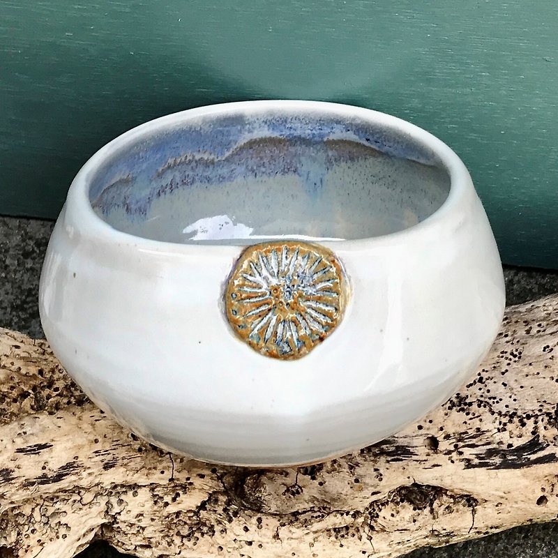 陶器 茶碗・ボウル 多色 - 青と白の艶をかけられた陶器の茶碗や装飾品はエレガントで癒しです