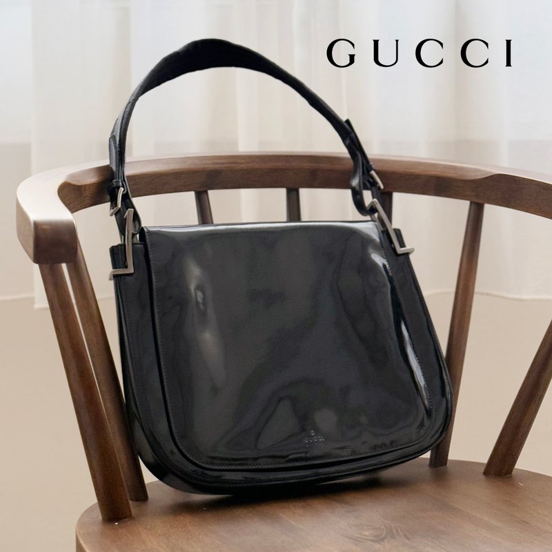 稀有美品 GUCCI Vintage 黑色鏡面漆皮弧形翻蓋方包 單肩背包 - 側背包/斜背包 - 真皮 黑色