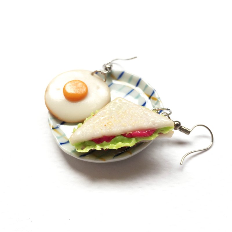 sandwich+egg earring n - 耳環/耳夾/耳骨夾 - 黏土 白色