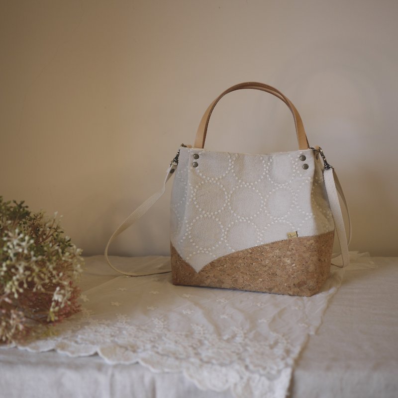 //cork. Circle embroidery. US discount. handbag// - Handbags & Totes - Cotton & Hemp 