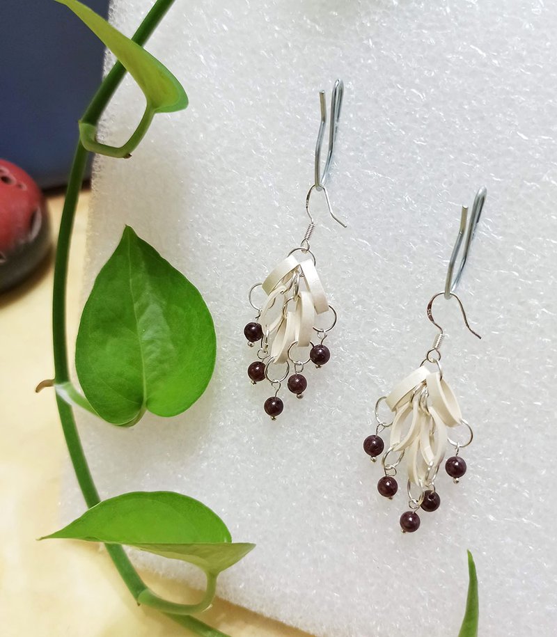 紙工藝 衍紙 捲紙 手作飾品—穗收 / 珍珠白 - 耳環/耳夾/耳骨夾 - 紙 白色