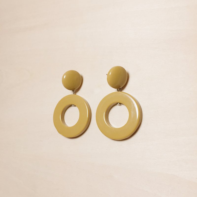 Vintage turmeric meatballs big circle earrings - ต่างหู - เรซิน สีเหลือง