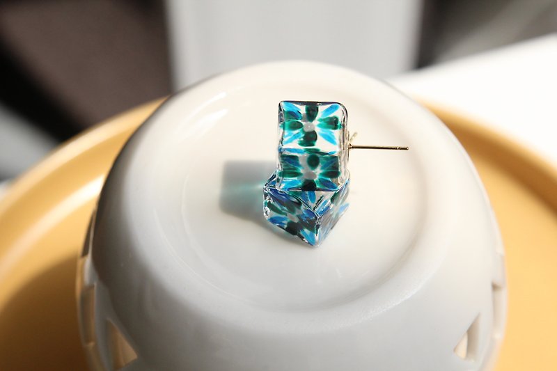 方糖 骰子 葡磚 花的藍 彩繪玻璃方塊 耳釘 - 耳環/耳夾 - 玻璃 藍色