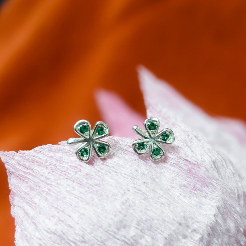 Four Clover Bud Earrings with Green Stone Silver AG999 | Jewelry Art Studio - 耳環/耳夾/耳骨夾 - 銀 銀色