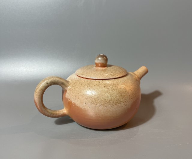 柴燒瓷土奶油系正把茶壺/ 柴燒茶具/ 小平凡手作小平凡陶房Ceramic Designs｜茶壺/茶杯/茶具人氣榜- Pinkoi