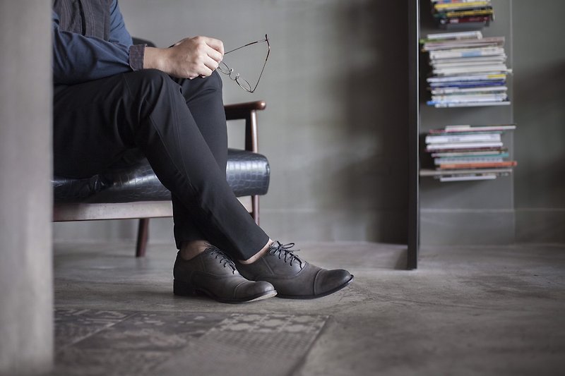 ZOODY / classic / handmade shoes / Men / classic gentleman shoes / charcoal gray - รองเท้าหนังผู้ชาย - หนังแท้ สีเทา