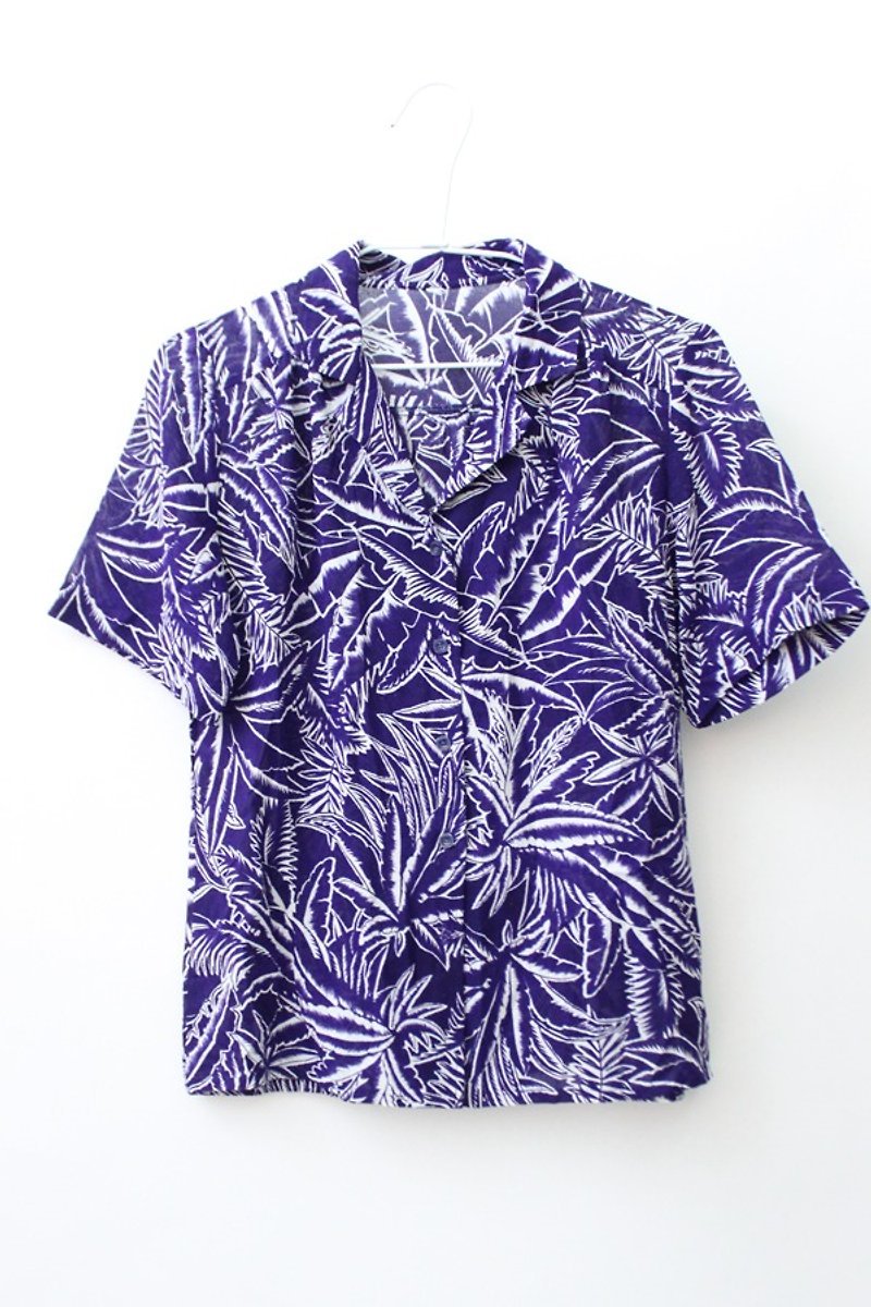 [] RE0817T1574 purple short-sleeved Hawaiian shirt vintage - เสื้อเชิ้ตผู้หญิง - เส้นใยสังเคราะห์ สีม่วง