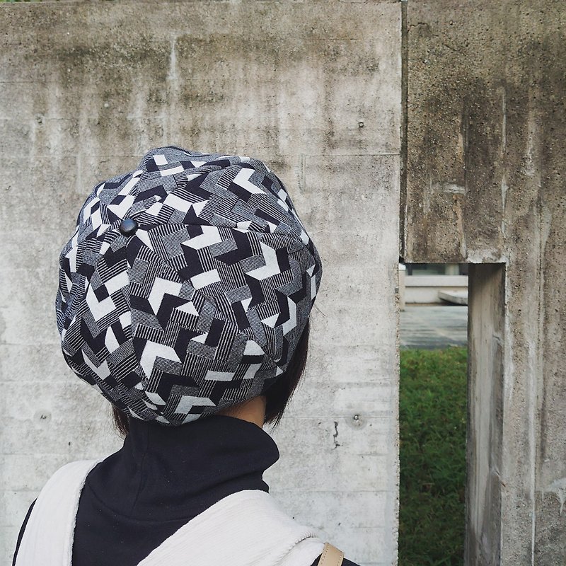 Itobun Knitted Leather Buckle Beret - Taisho Romance - Black Ya Head Circumference 60cm - Hats & Caps - Other Man-Made Fibers Black