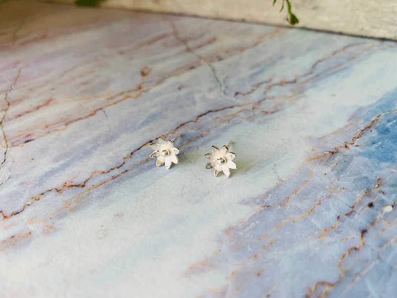 925 sterling silver welfare goods A【Christmas Flower Ear Pins】 - Earrings & Clip-ons - Sterling Silver Green