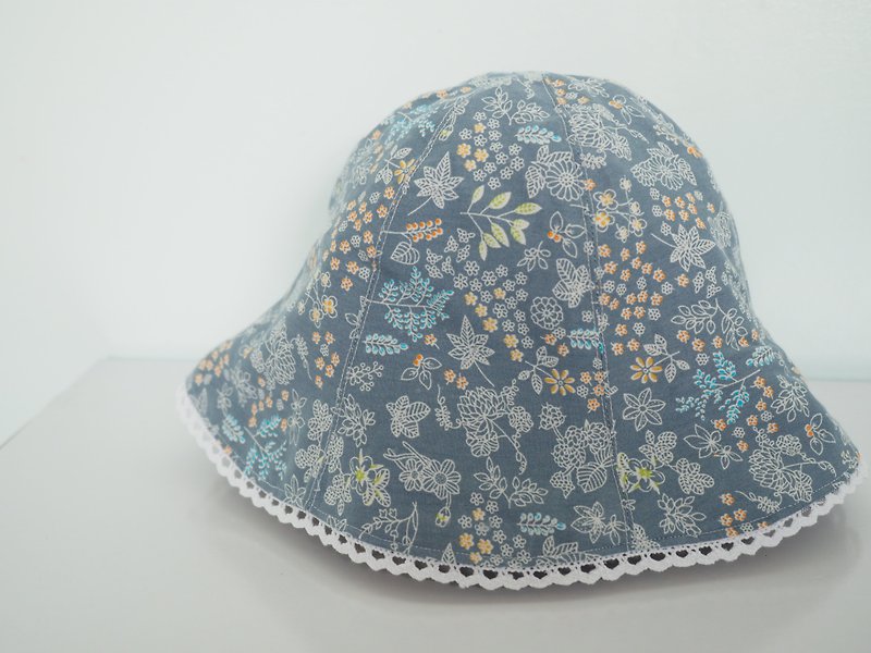 手工製作雙面粉藍碎花/ 拼布灰藍防風防曬帽子 適合嬰兒小孩成人 - 帽子 - 棉．麻 藍色
