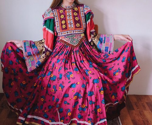 ヴィンテージのクチ族の民族衣装ビーズの刺繍が施されたアフガニスタンのクチ族の民族衣装