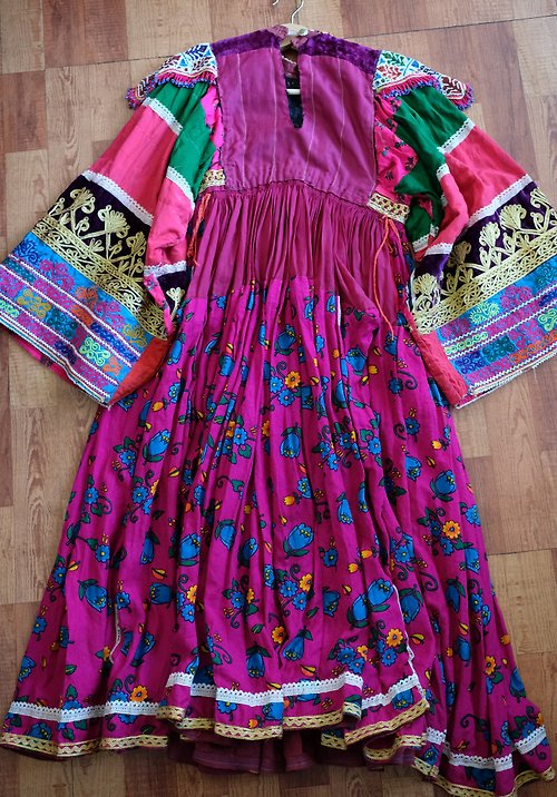 ヴィンテージのクチ族の民族衣装ビーズの刺繍が施されたアフガニスタン 