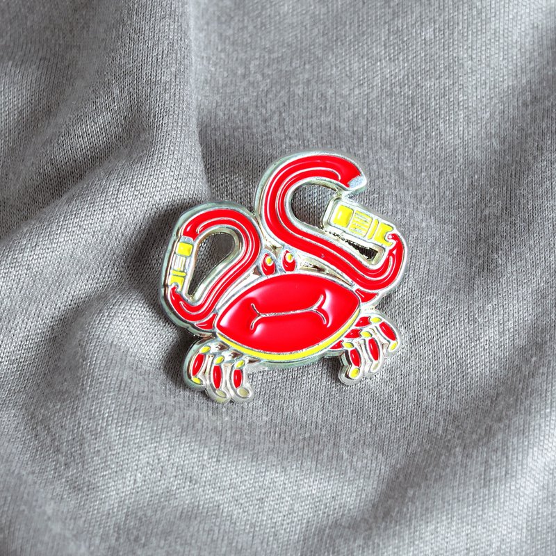 Red Crabiner Enamel Pin – Gift for Climbers and Boulderers – 攀岩針 – 등반 クライミング - Badges & Pins - Other Metals Multicolor