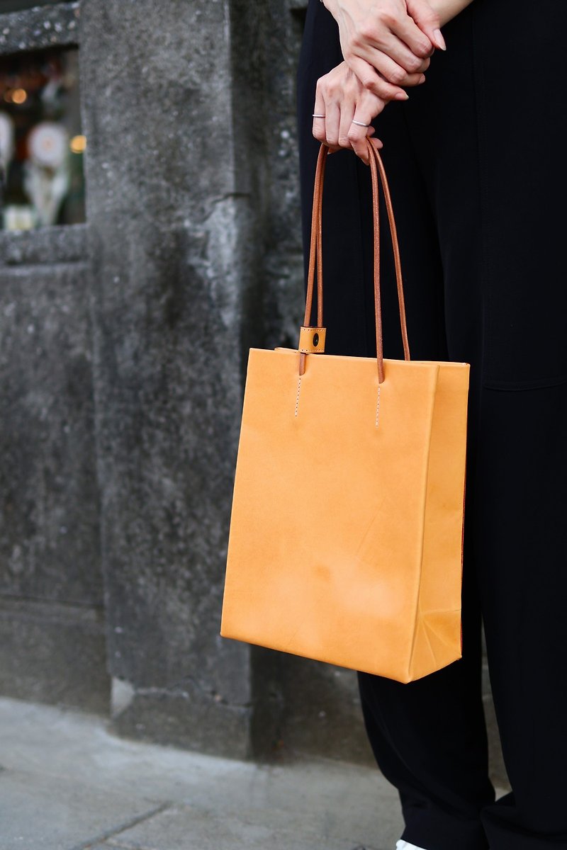 [Customized engraving] Fake paper bag-cowhide shopping bag, simple and fashionable, graduation season, Mother’s Day - Handbags & Totes - Genuine Leather Orange