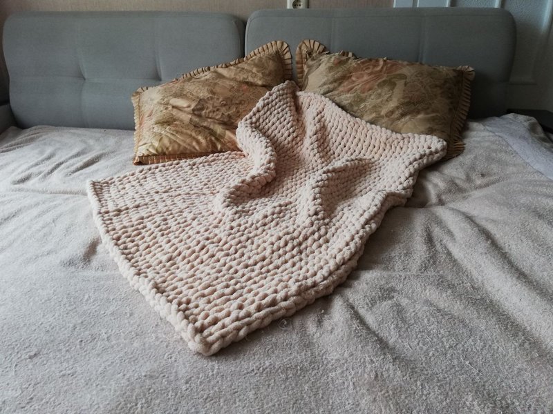 Plush blanket 4th trimester gift wedding gift blanket soft bedspread - 棉被/毛毯 - 聚酯纖維 卡其色
