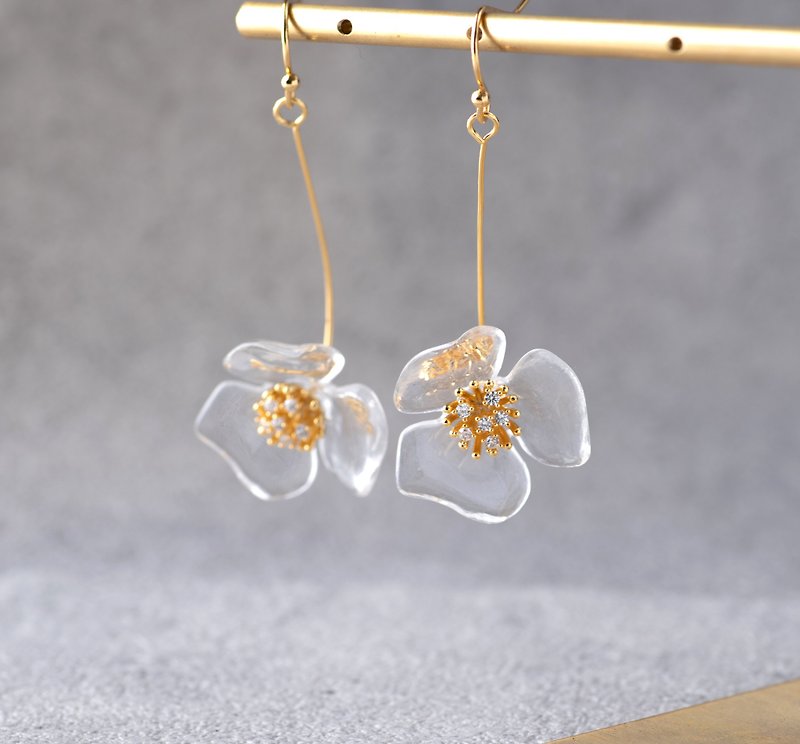 K14gf swaying clear flower large earrings (Clip-On can be changed) - Earrings & Clip-ons - Other Metals Transparent