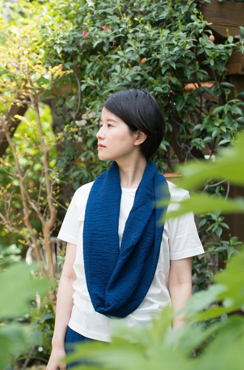 Organic Cotton Silk-mixed crepe fabric snood [Aizen] - ผ้าพันคอ - ผ้าฝ้าย/ผ้าลินิน 