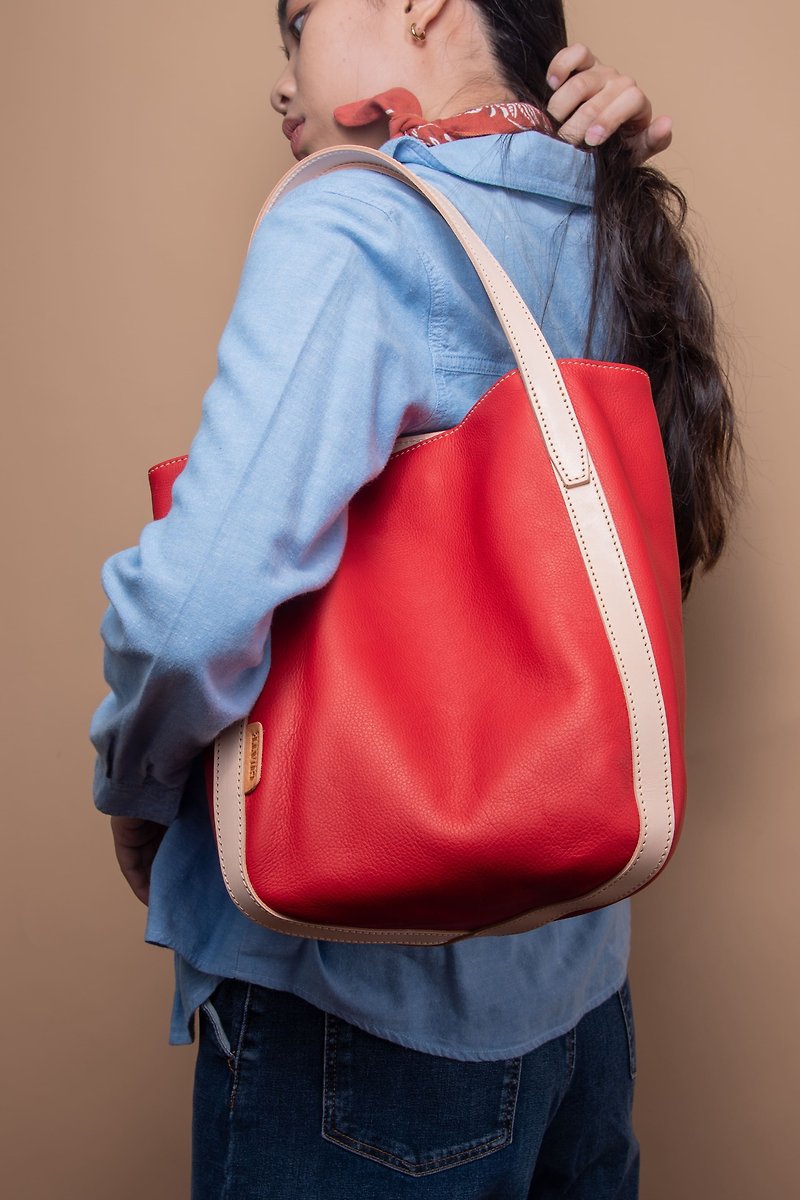 กระเป๋าถือ รุ่นPapaya สีRed แบรนด์GUATE - กระเป๋าถือ - หนังแท้ สีแดง