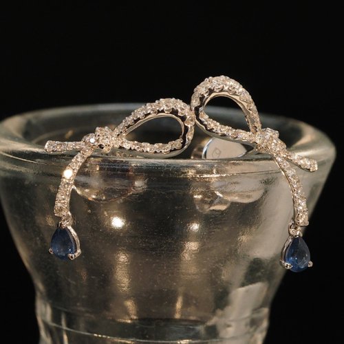 IRIZA Jewellery 18K金藍寶石梨絲帶耳環18K Gold Blue Sapphire Pear Ribbon Earr