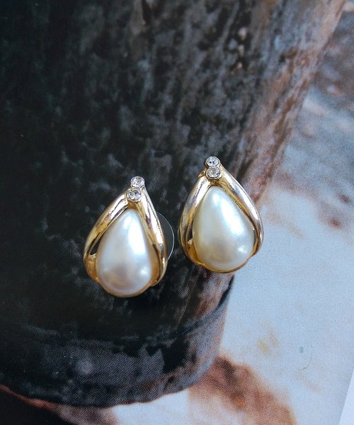 老時光角落 Vintage Jewelry 西洋古董飾品 AVON 秀氣優美水滴仿珠 針式耳環