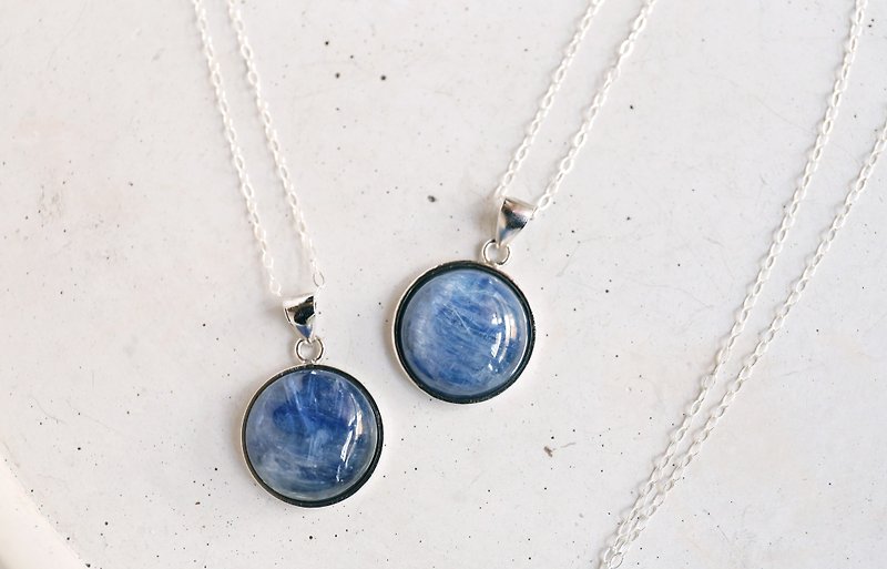 Neptune - Silver Chain A circular section aquamarine - Necklaces - Gemstone Blue