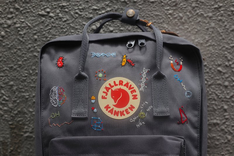 science科學主題 ---kanken石墨灰包包--手工刺繡訂製 - 後背包/背包/書包 - 防水材質 灰色