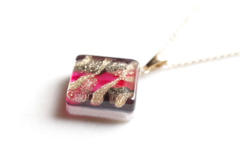 จี้เรซิ่นทรงสี่เหลี่ยม งานศิลป์ ลายใต้ความมืดมิดยามค่ำคืน - สร้อยคอ - เรซิน สึชมพู