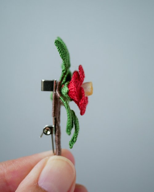 ハンドメイド 手刺繍 ブラウン 椿 花柄 4つ割れ 手編みレース縁取り のれん cf9702k_01.jpg