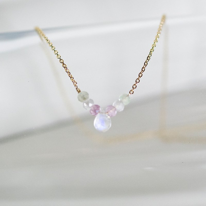 【Veverka】Under the Moonlight-Natural stone necklace moonstone Stone - สร้อยคอ - เครื่องประดับพลอย สีทอง