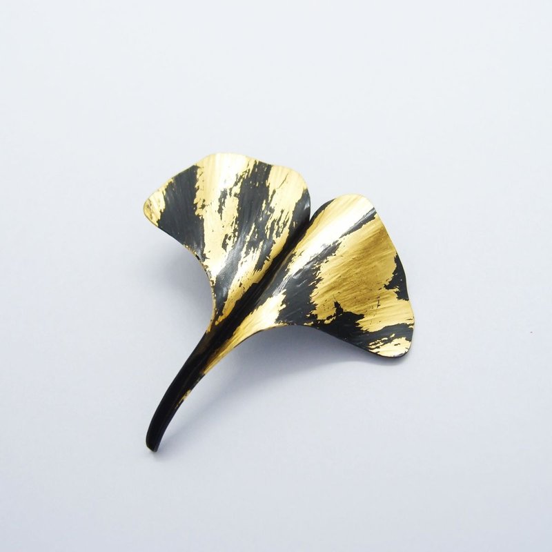 Ginkgo gold brooch - Brooches - Other Metals Gold