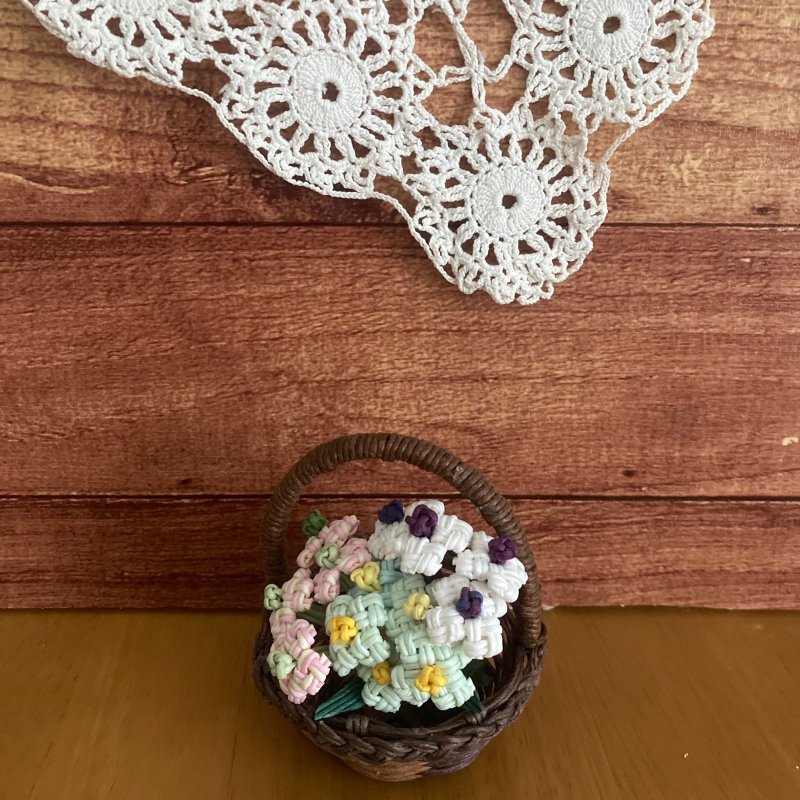 持ち手付きかごとお花のクラフトバンドオブジェ - 盆栽/植栽 - 紙 多色