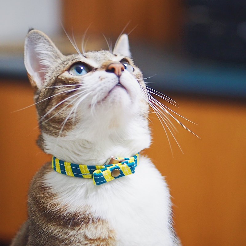Cat small chop collar Teal zebra crossing yellow stripes hand-painted wind with double-sided twisted leather case - ปลอกคอ - ผ้าฝ้าย/ผ้าลินิน 