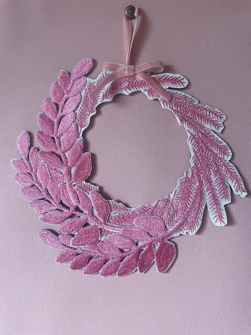 春色刺繍リース - ウォールデコ・壁紙 - 刺しゅう糸 ピンク