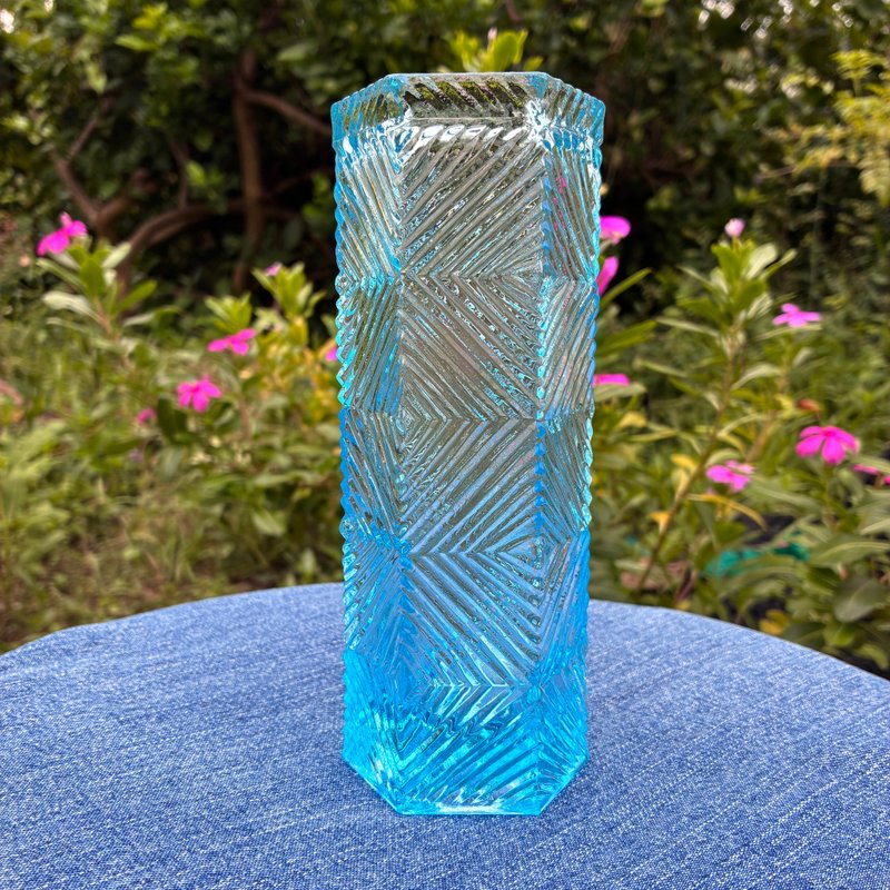 Vintage Czech Sklo Union Style Pressed Glass Vase  Geometric Chevron Design - 擺飾/家飾品 - 玻璃 藍色