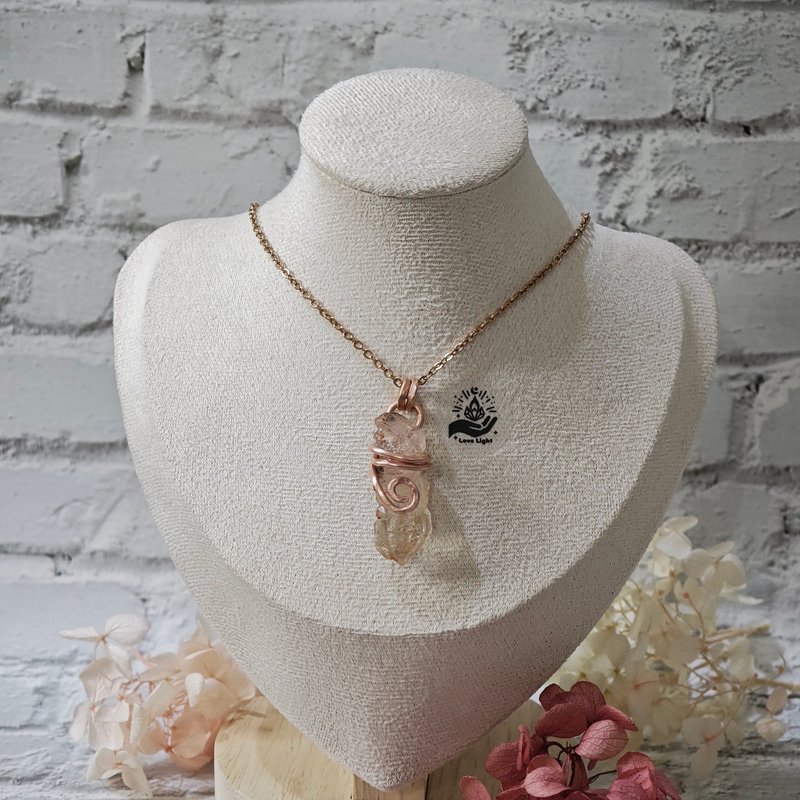 馬達加斯加紅泥骸骨紅銅項鍊 原礦水晶設計飾品 - 項鍊 - 銅/黃銅 粉紅色