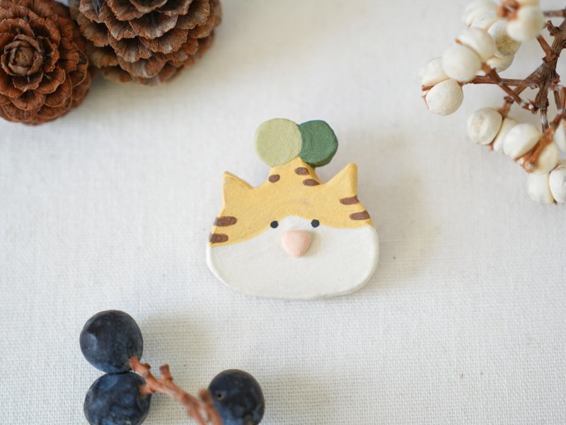 Yuanyeshan Turtle Series·Tabby Yellow Cat Pottery Pin Brooch - เข็มกลัด/พิน - ดินเผา สีส้ม