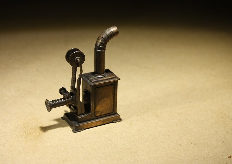 Purchased from the Netherlands at the end of the 20th century old antique pencil sharpener - oven shape - ของวางตกแต่ง - ทองแดงทองเหลือง สีนำ้ตาล