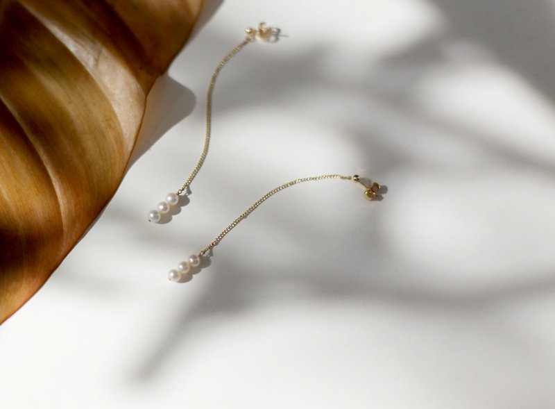 MissQueeny asymmetrical design 14k gold natural pearl earrings / ear line - a pair of long ear line - ต่างหู - โลหะ สีทอง